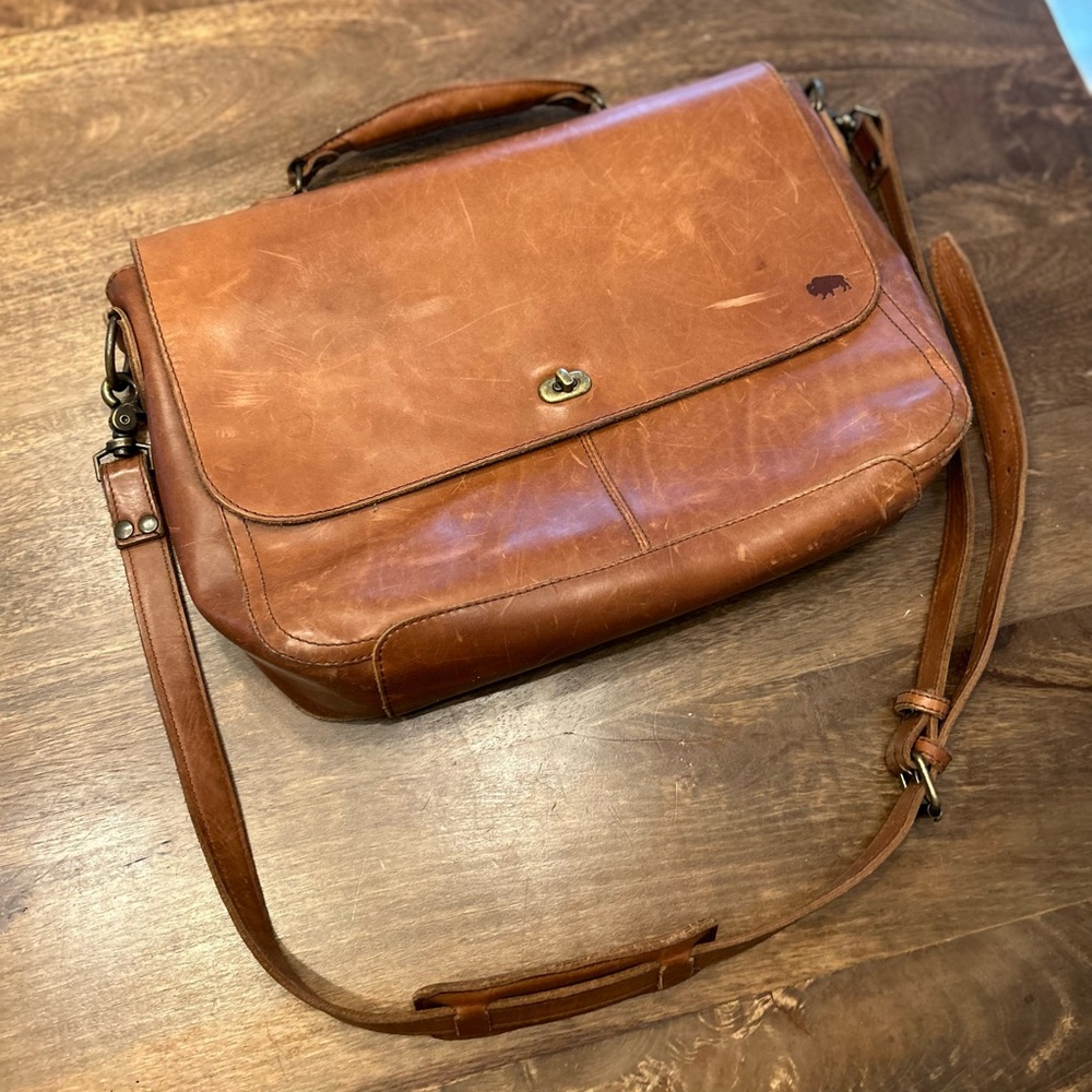 Buffalo Jackson leather messenger bag
